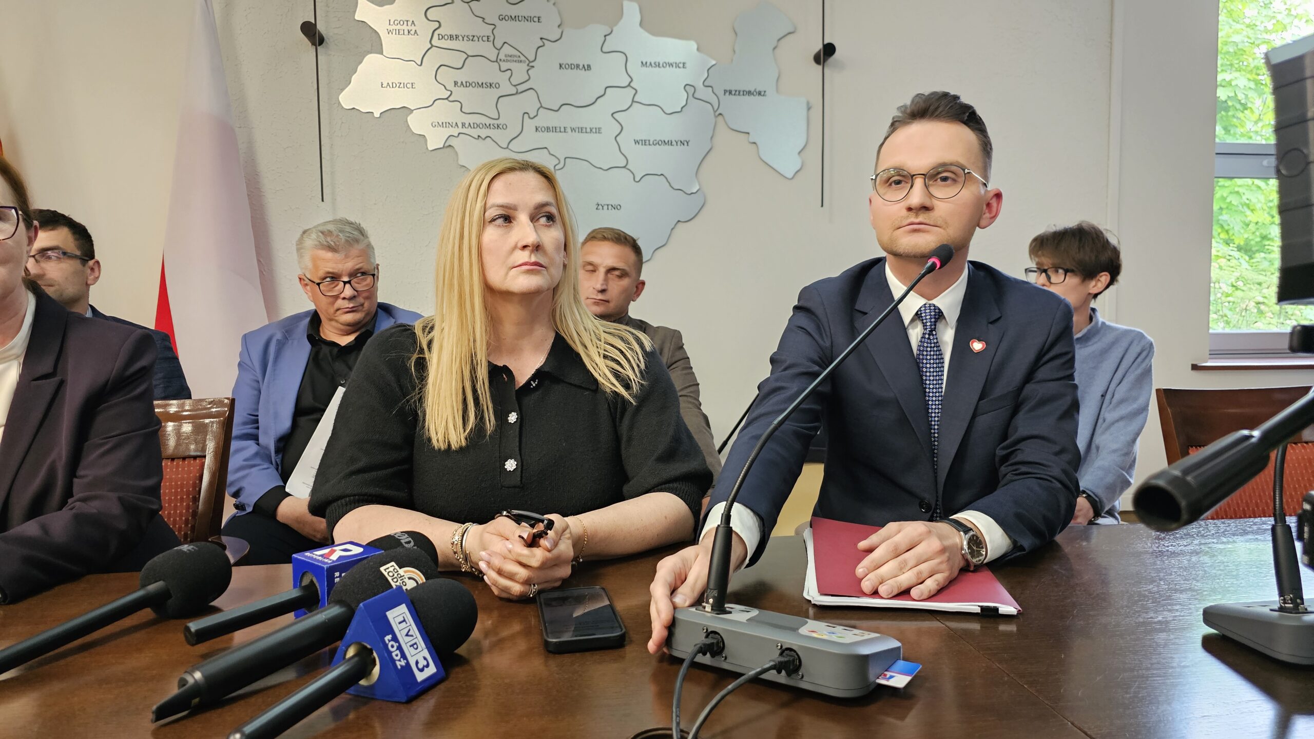 Sesja Rady Powiatu Radomszczańskiego ws. Centrum Integracji Cudzoziemców w Piotrkowie Trybunalskim. "Sama walka z tymi Centrami jest bez sensu"