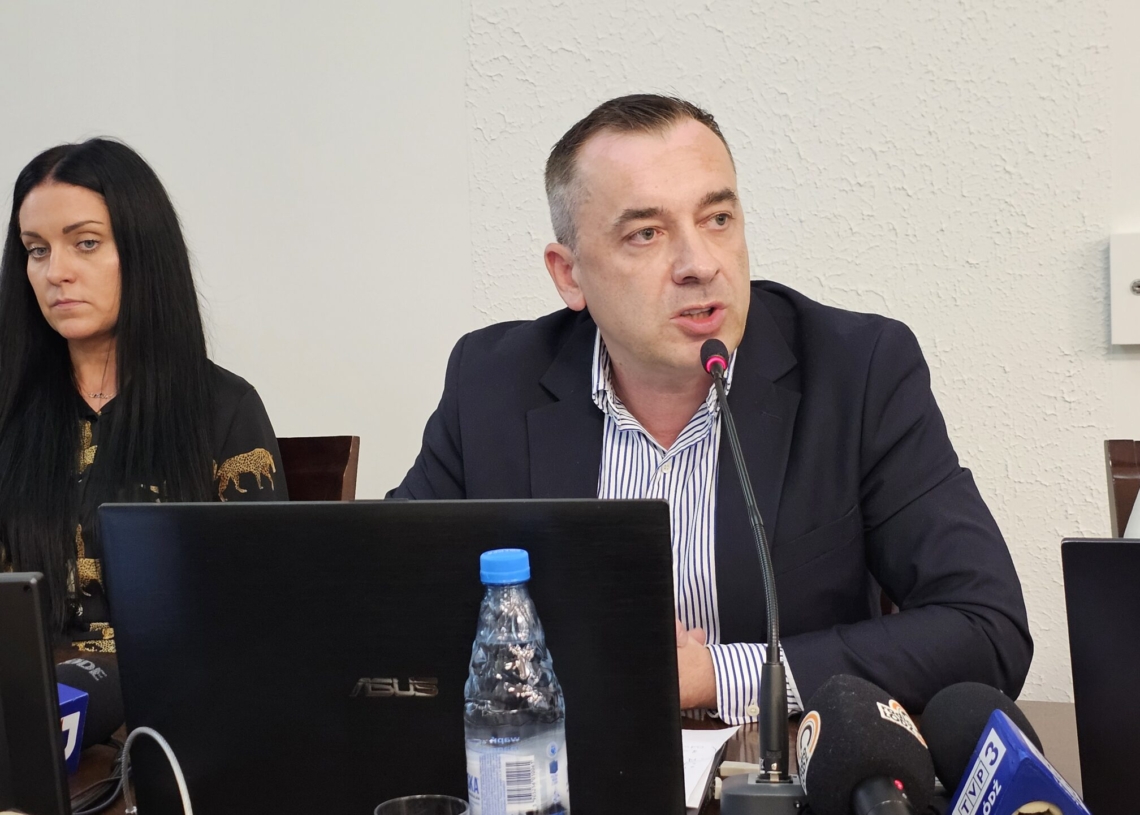Sesja Rady Powiatu Radomszczańskiego ws. Centrum Integracji Cudzoziemców w Piotrkowie Trybunalskim. „Sama walka z tymi Centrami jest bez sensu”