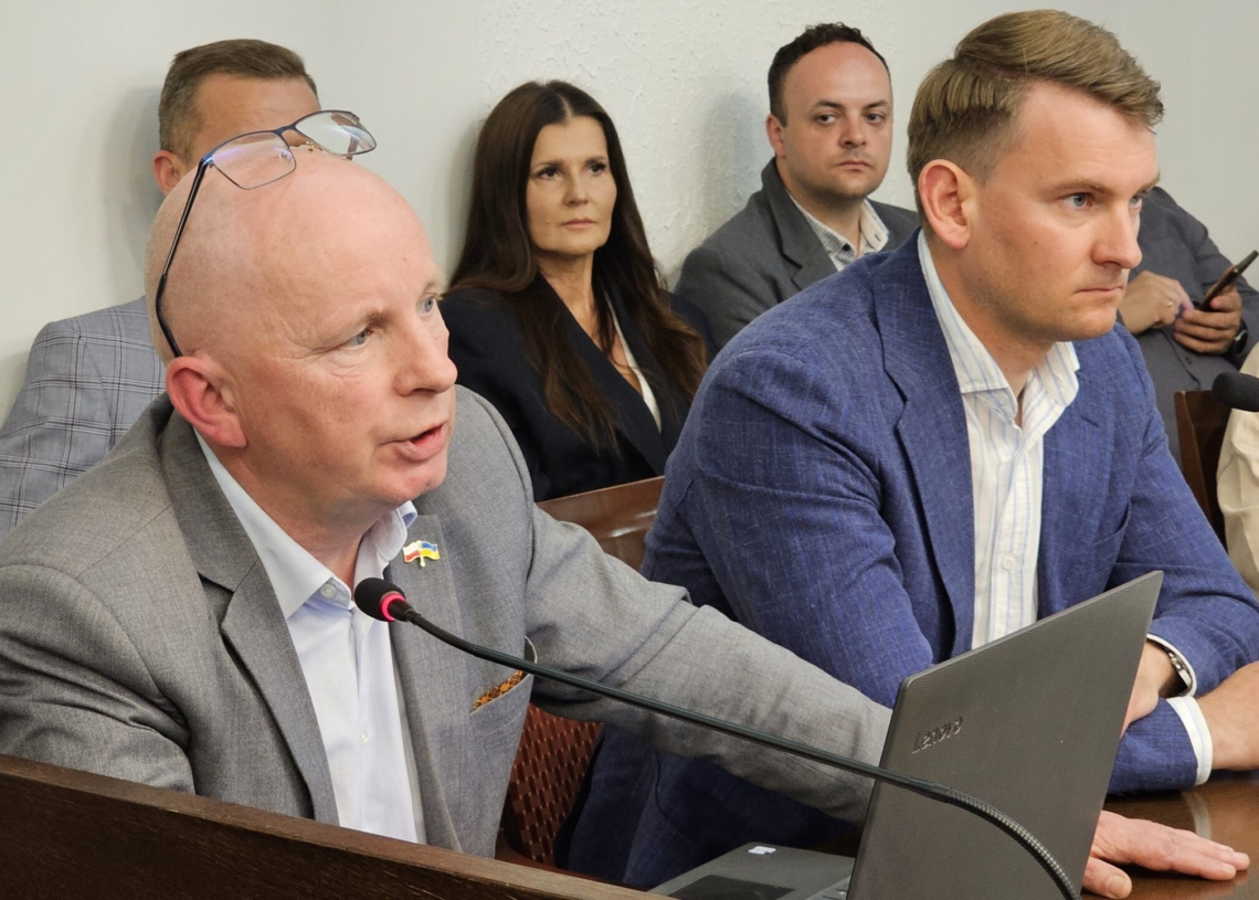Sesja Rady Powiatu Radomszczańskiego ws. Centrum Integracji Cudzoziemców w Piotrkowie Trybunalskim. „Sama walka z tymi Centrami jest bez sensu”