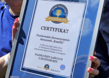 Dwukilometrowy łańcuch ze staników. Amazonki w Piotrkowie promują samobadanie piersi