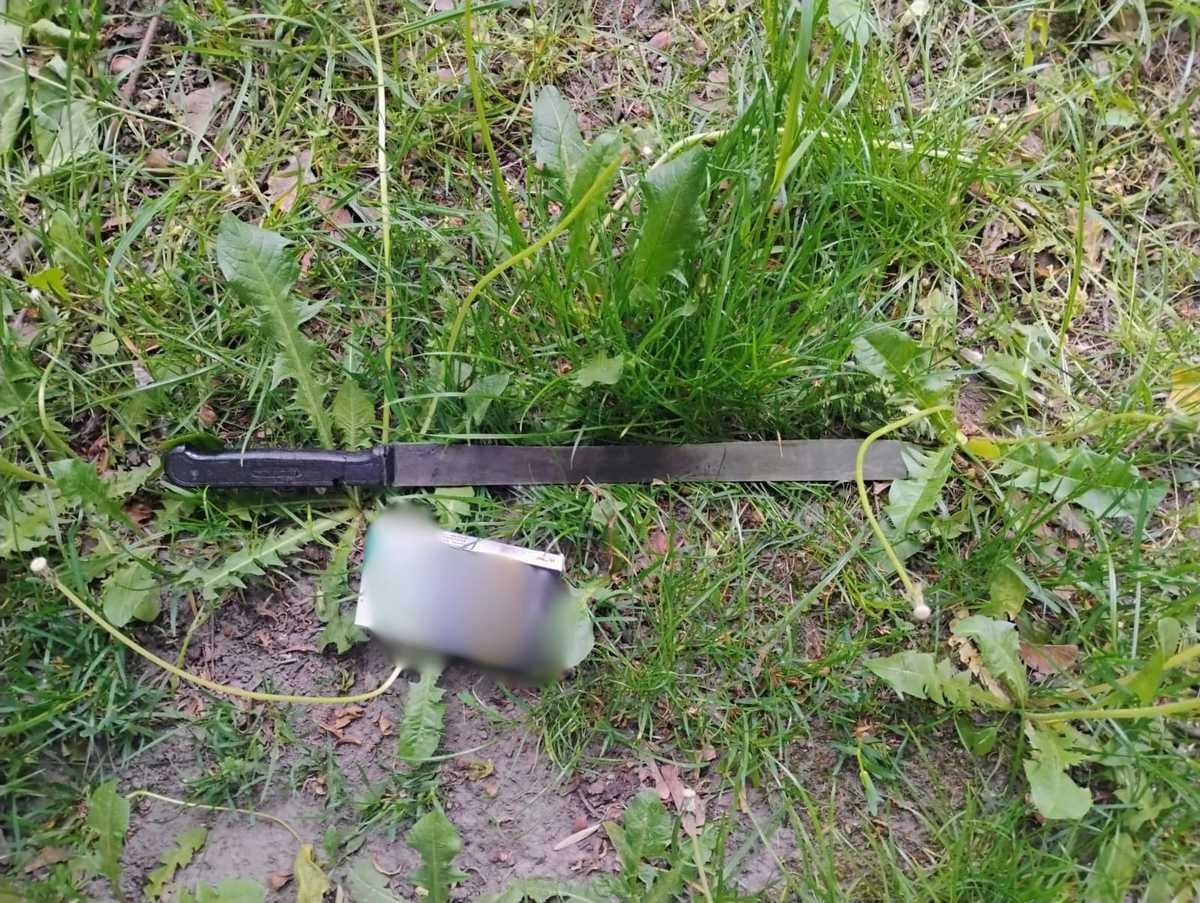 Wymachiwał nożem na Akademii Piotrkowskiej. Agresywny 22-latek już w rękach policji 2 Nożownik na Akademii Piotrkowskiej
