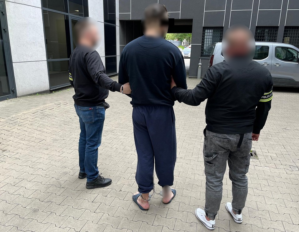 Śmiertelne pobicie 33-latka na Piotrkowskiej w Łodzi. Aresztowano podejrzanych 1 33-latek zabójstwo