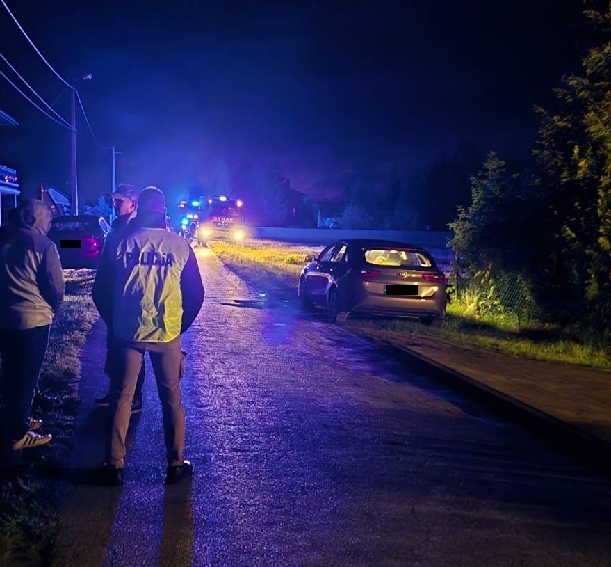 Domowy arsenał odkryty u 46-latka w Skierniewicach 1 Zdjęcie policji zabezpieczającej miejsce zdarzenia.