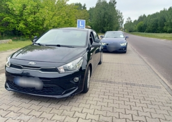 "Niebezpieczna lekcja" na ulicach Sieradzach. Pijany instruktor uczył jeździć 29-letniego kursanta