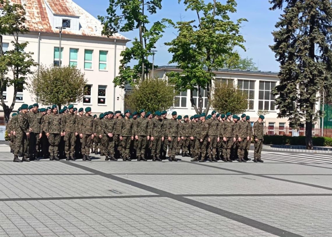Uroczyste obchody Dnia Flagi w Sieradzu. „Biało-czerwona jednoczy i napawa nas dumą”