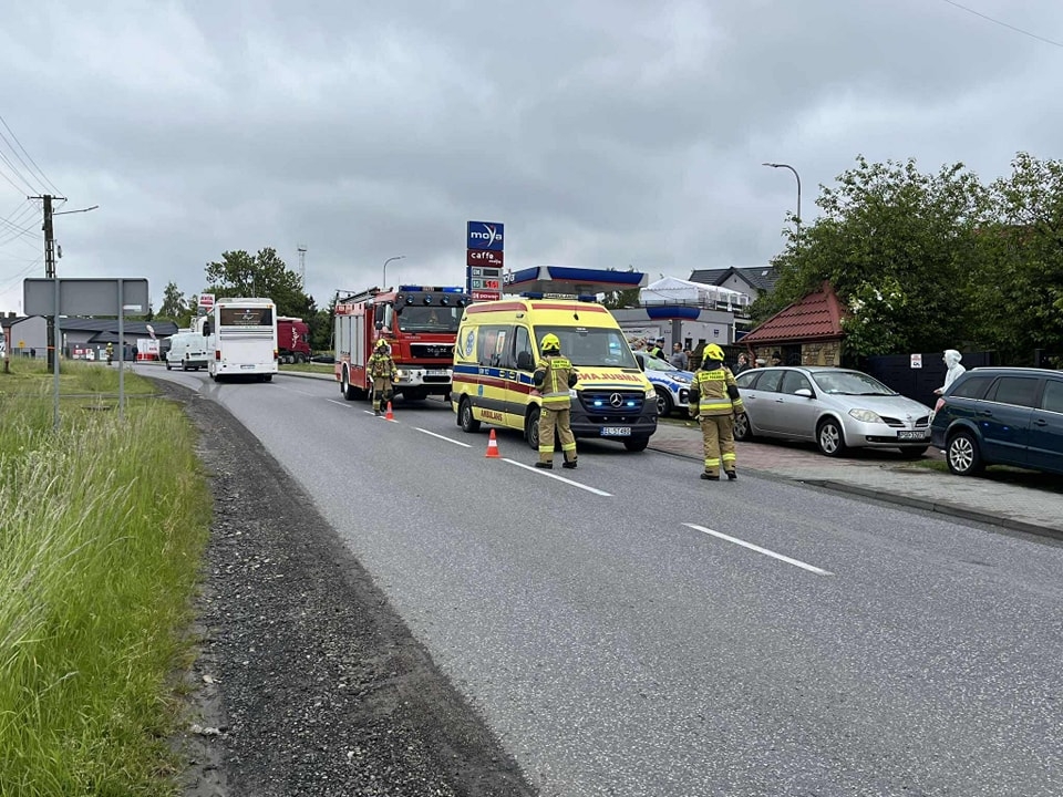 Wypadek w Kamieńsku. Kobieta uderzona przez pas naczepy nie żyje