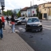 Wypadek w Zgierzu. Uszkodzone dwa auta i zablokowana linia tramwajowa 