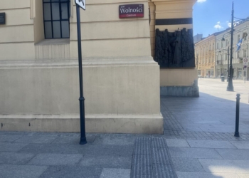 Plac Wolności wciąż dysfunkcyjny dla osób niewidomych. „Boimy się wychodzić z domu” [WIDEO]