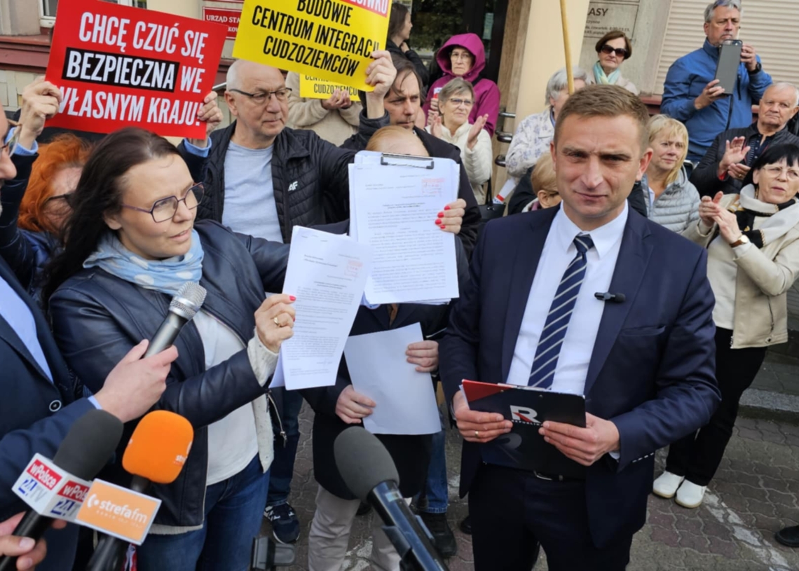 Mieszkańcy Piotrkowa chcą referendów? W tle spór o Centrum Integracji Cudzoziemców 1 Mieszkańcy Piotrkowa chcą referendów? W tle spór o Centrum Integracji Cudzoziemców