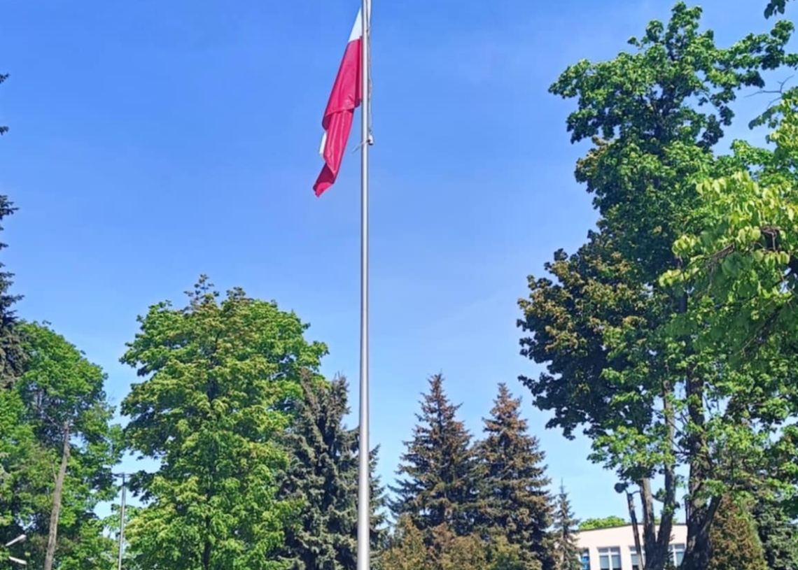 Uroczyste obchody Dnia Flagi w Sieradzu. „Biało-czerwona jednoczy i napawa nas dumą”