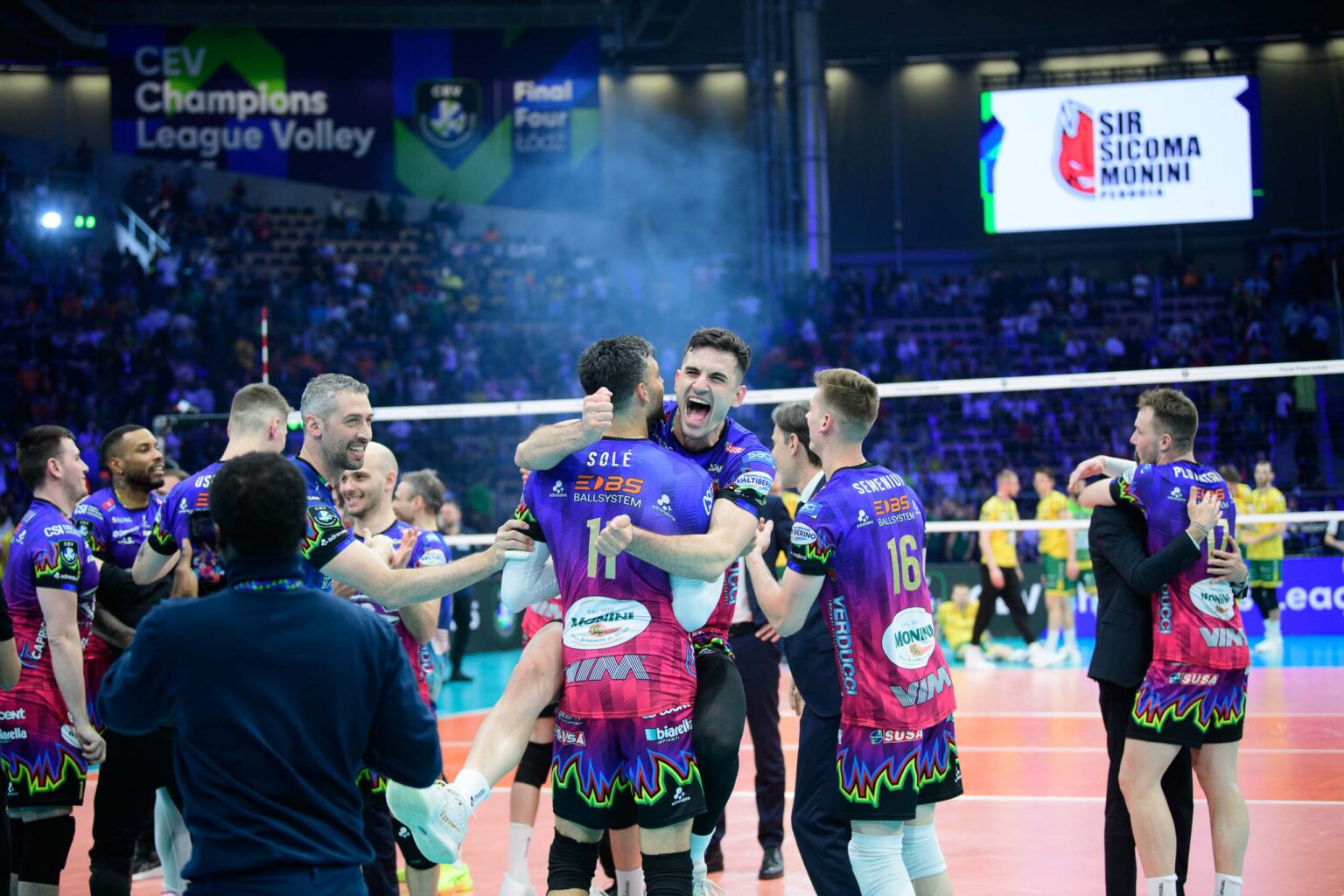 CEV Zwyciezcy dekoracja Fot Sebastian Szwajkowski 12