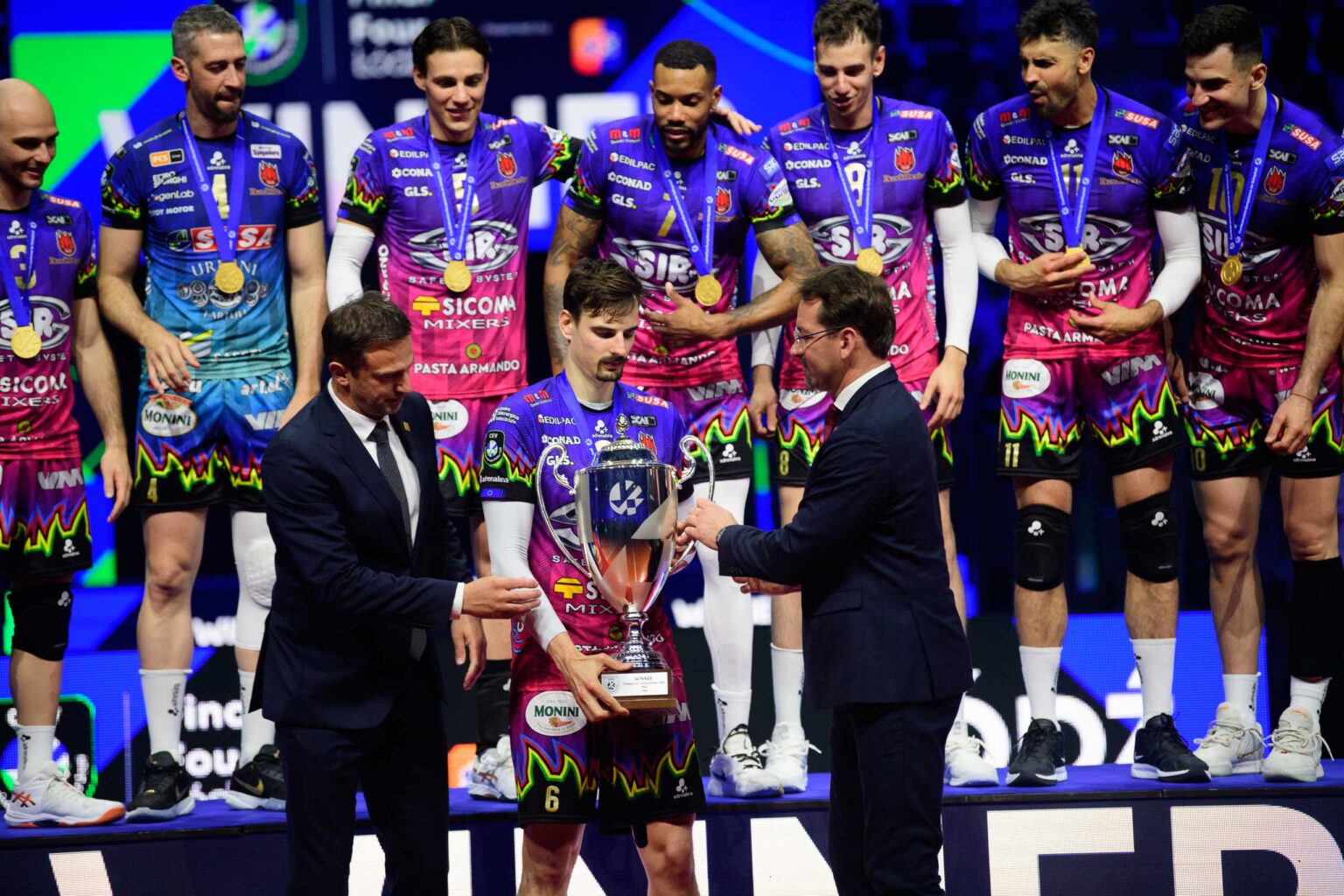 CEV Zwyciezcy dekoracja Fot Sebastian Szwajkowski 21