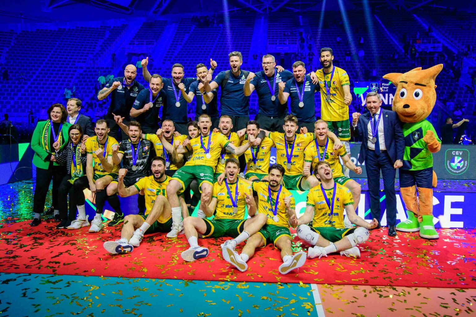 CEV Zwyciezcy dekoracja Fot Sebastian Szwajkowski 6