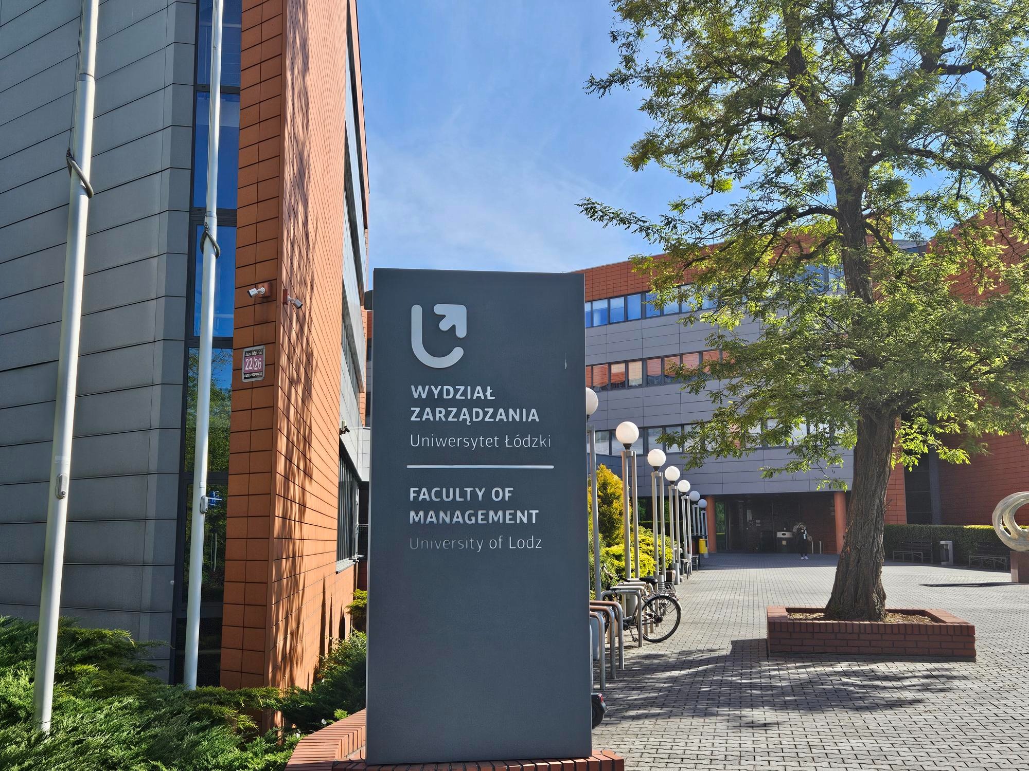 Sztuczna inteligencja pomaga łódzkim studentom. „Wyszukuje akademickie artykuły” 2 Sztuczna inteligencja na UŁ
