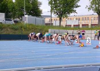 Mistrzostwa Polski Masters w lekkiej atletyce 2025 – ponad 100 zawodników rywalizowało na stadionie RKS w Łodzi [ZDJĘCIA]