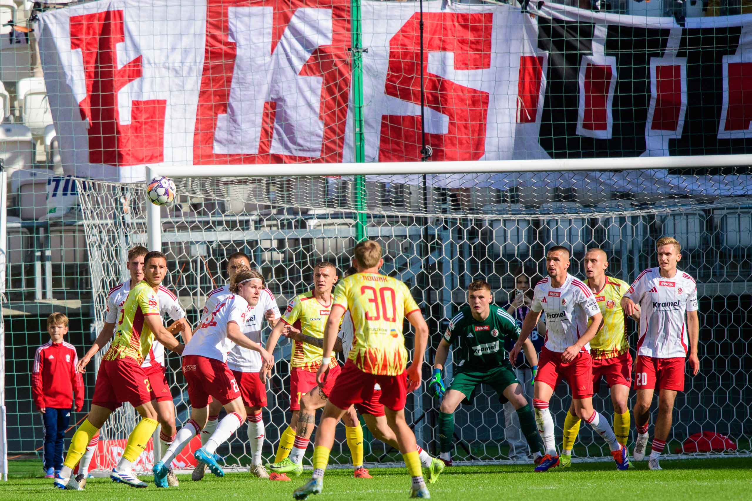 Porażka piłkarzy Ryszarda Robakiewicza na zakończenie sezonu. ŁKS Łódź - Znicz Pruszków 1:2