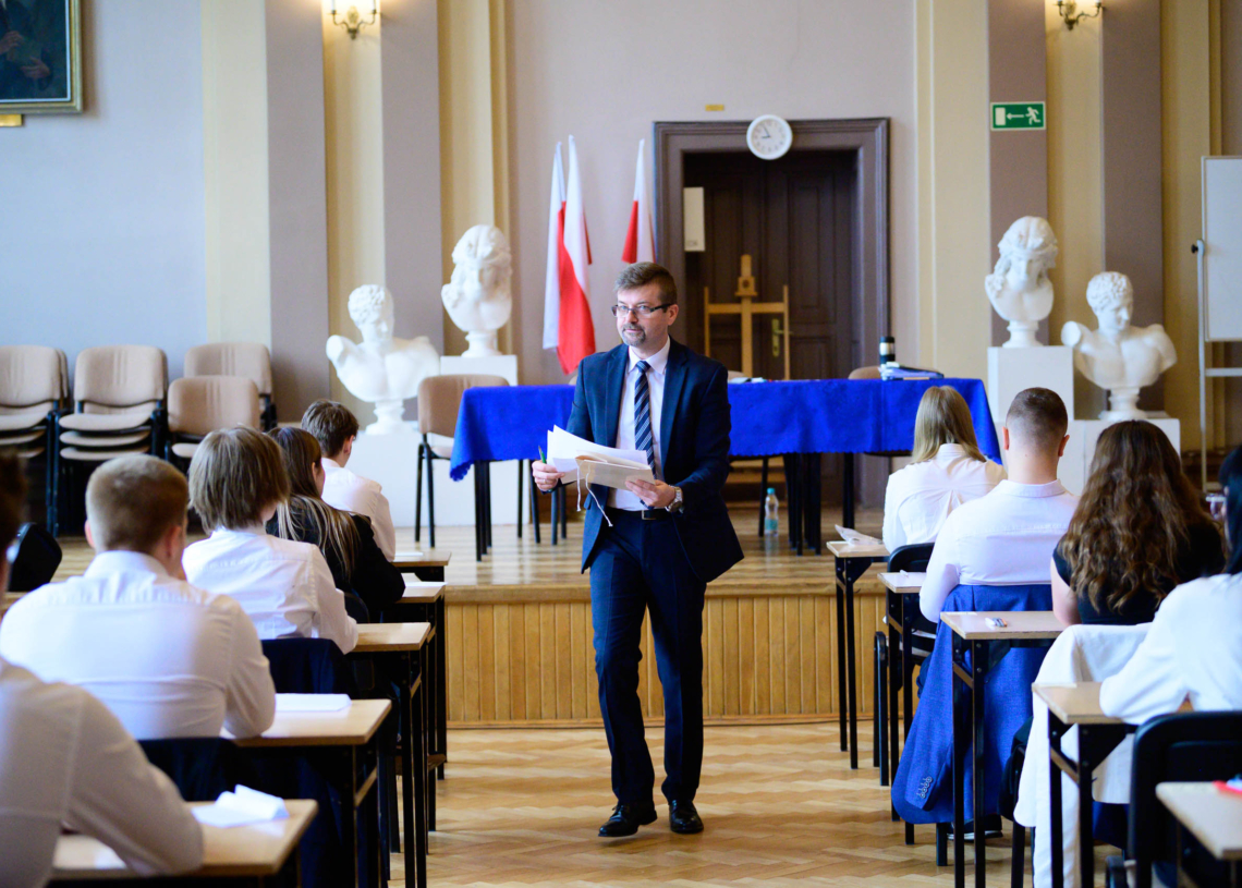 Ostatni obowiązkowy egzamin pisemny za maturzystami: "Było bardzo prosto" 1 Matura 2025. Czas na egzamin z języka obcego