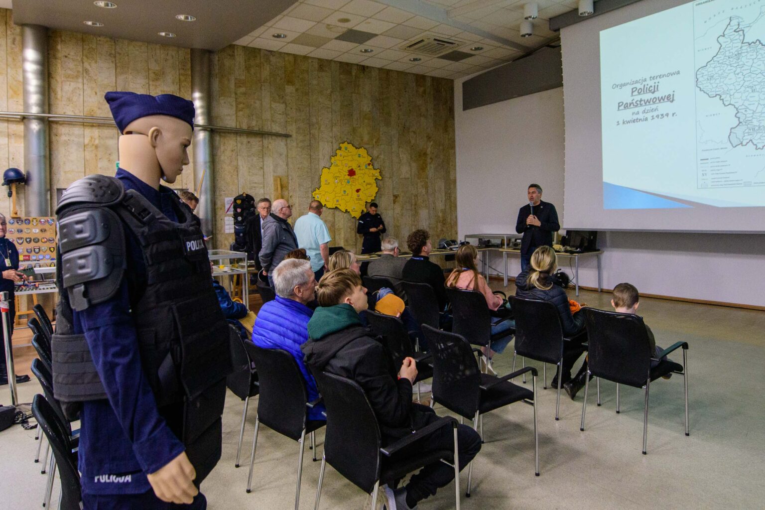 Noc Muzeow w Komendzie Wojewodzkiej Policji Fot Sebastian Szwajkowski 14