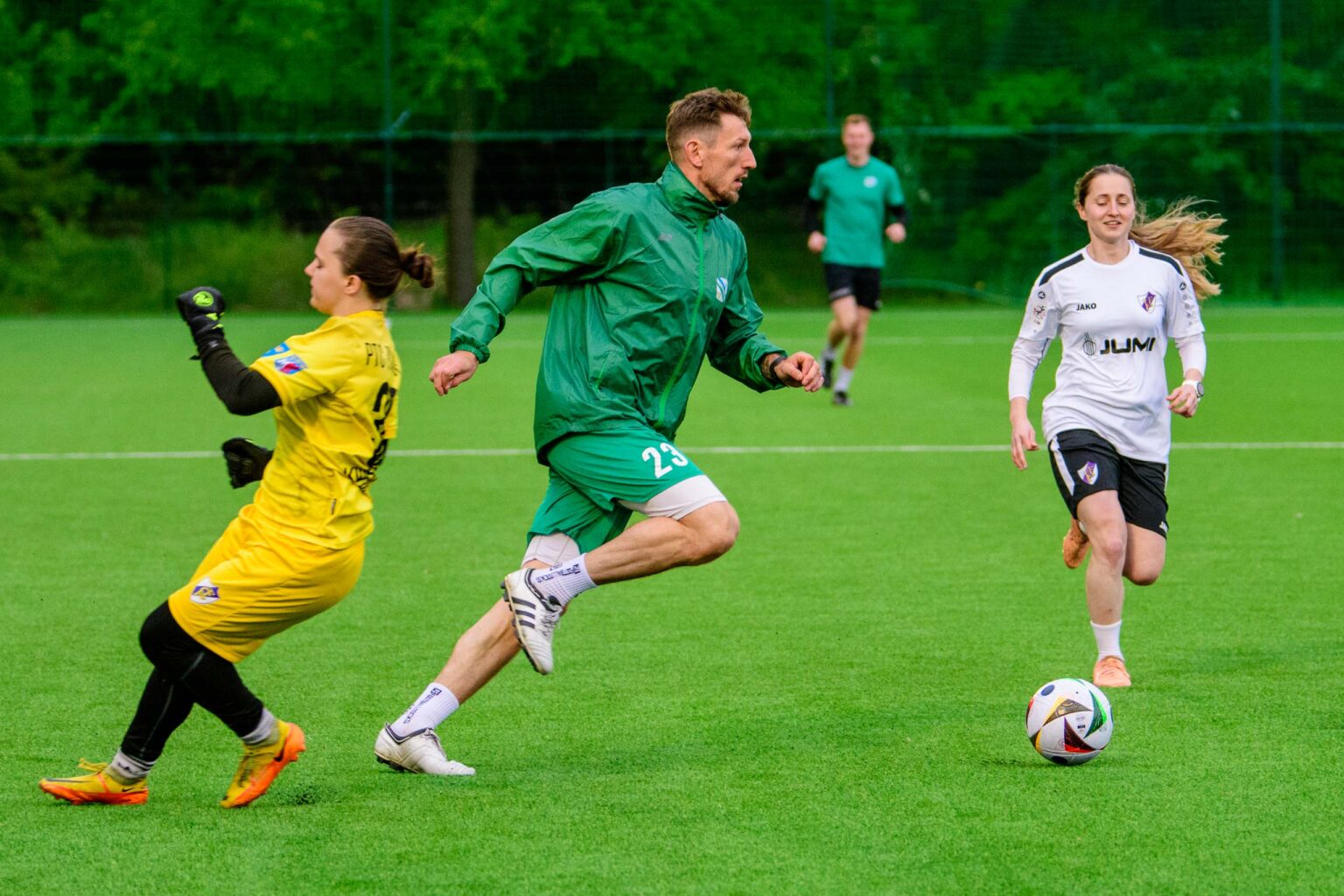 Nowe boisko MOSIR Pabianice Fot Sebastian Szwajkowski 30