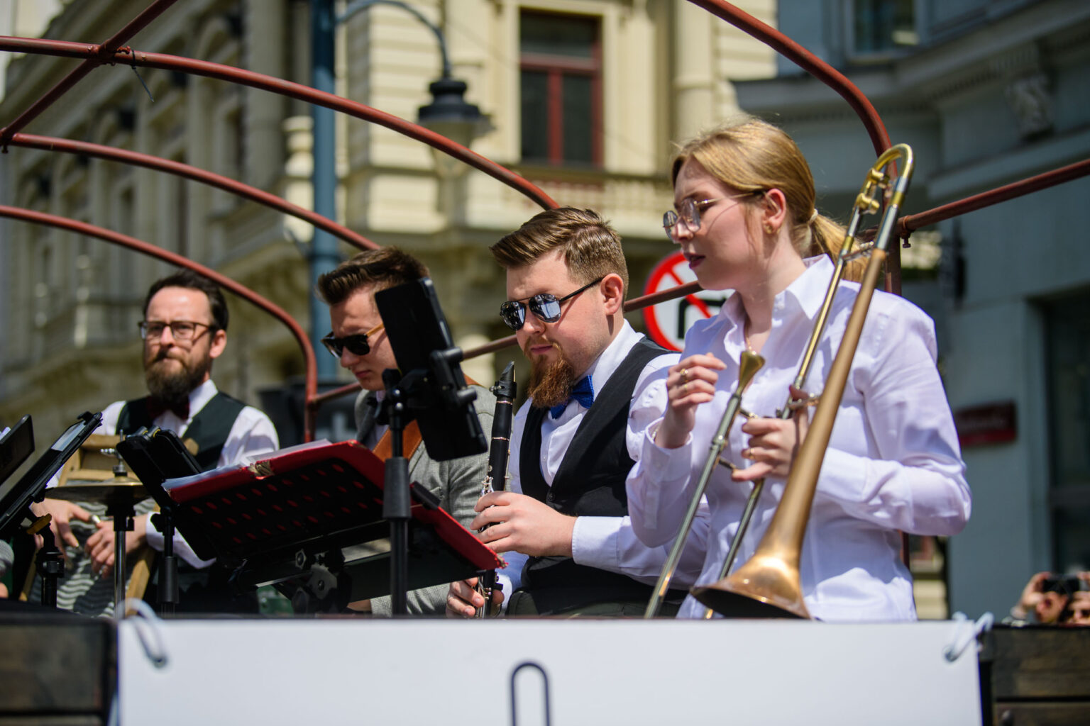 Swingowy spacer ulica Piotrkowska Fot Sebastian Szwajkowski 15