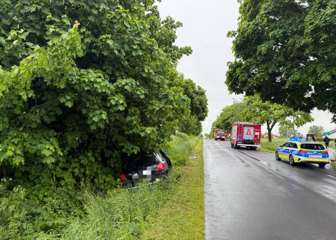 Wypadek w powiecie wieruszowskim. 2 osoby ranne, droga zablokowana 1 Wypadek w powiecie wieruszowskim. Są ranni, droga zablokowana
