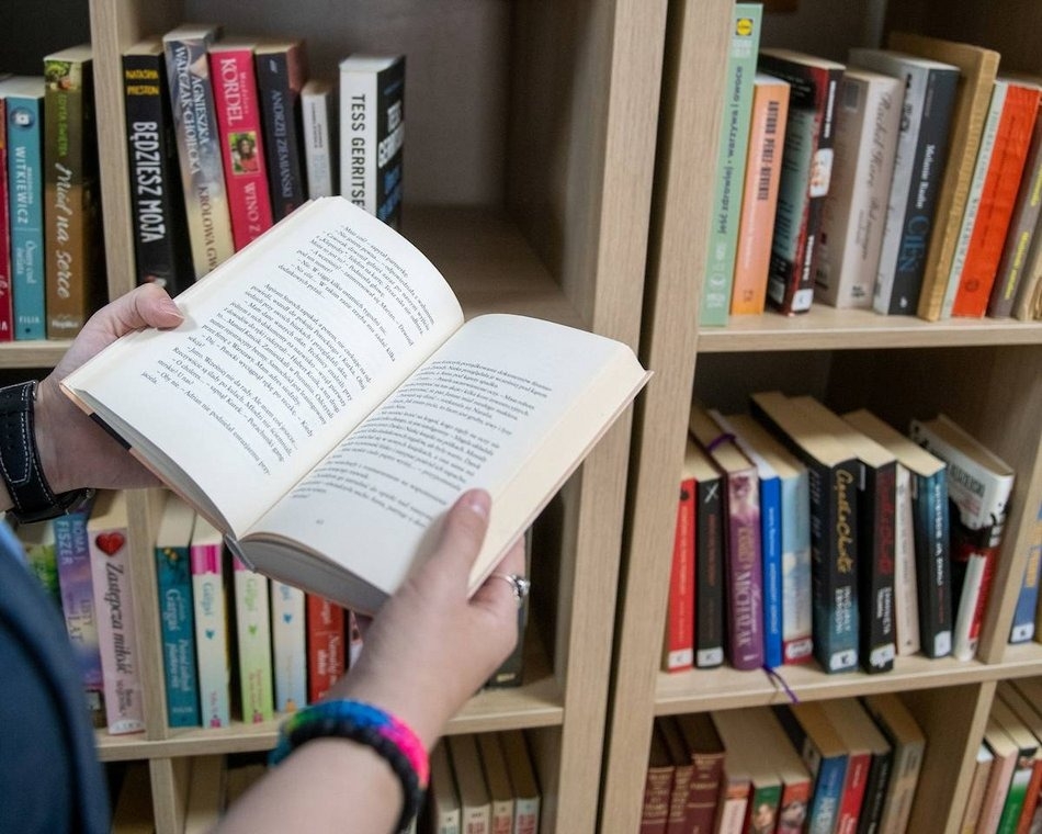 Łódź: 3 nowe biblioteczki dla osób w kryzysie bezdomności 1 3 nowe biblioteczki dla osób w kryzysie bezdomności
