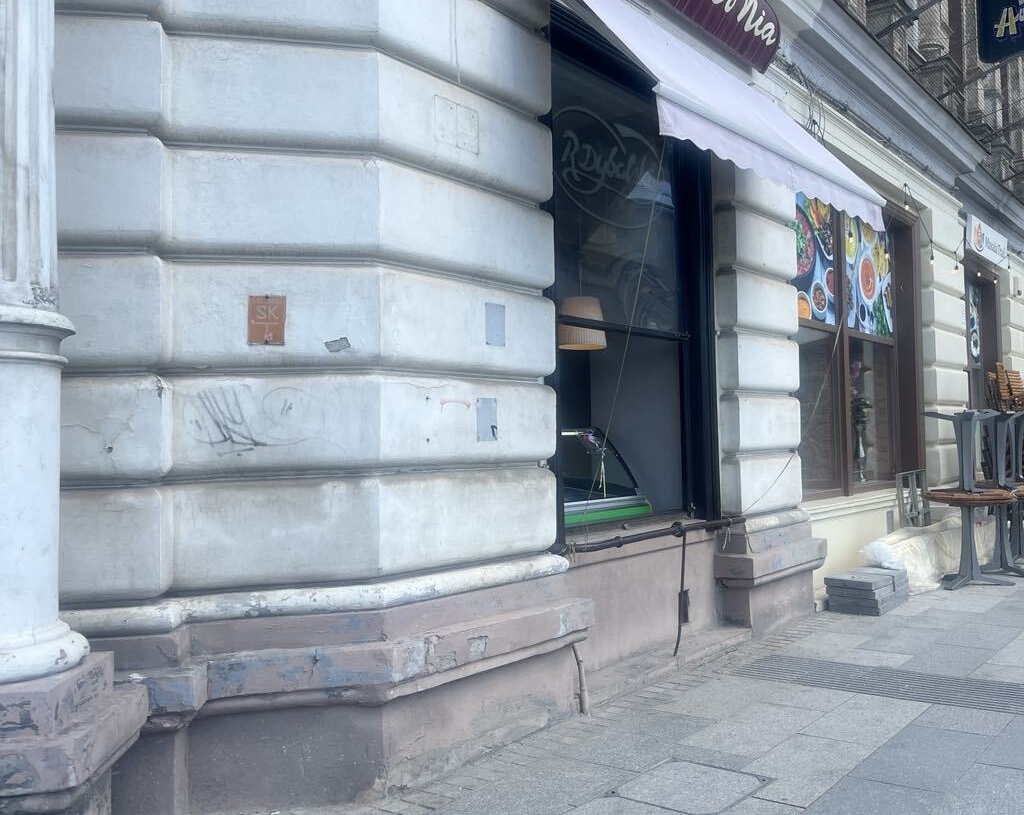 Plac Wolności wciąż dysfunkcyjny dla osób niewidomych. „Boimy się wychodzić z domu” [WIDEO]