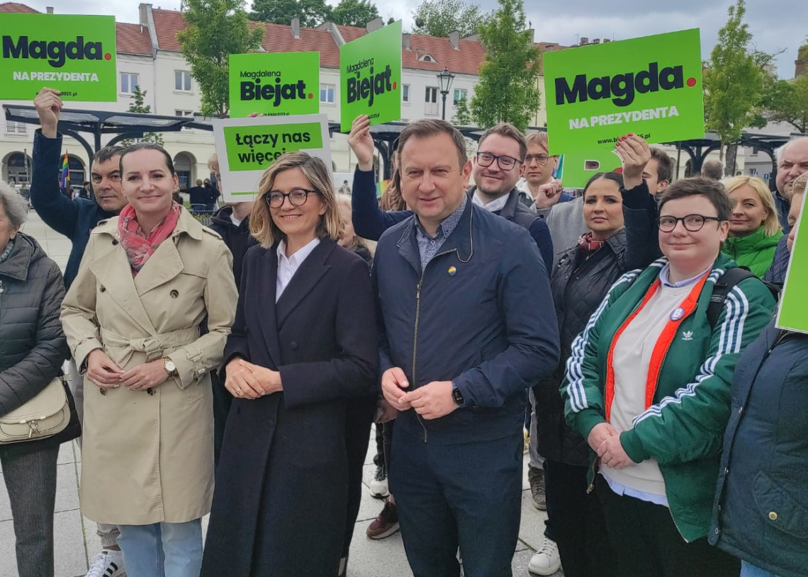 Magdalena Biejat w Łodzi. Wzięła udział w 14. Marszu Równości 1 Magdalena Biejat na Starym Rynku w Łodzi