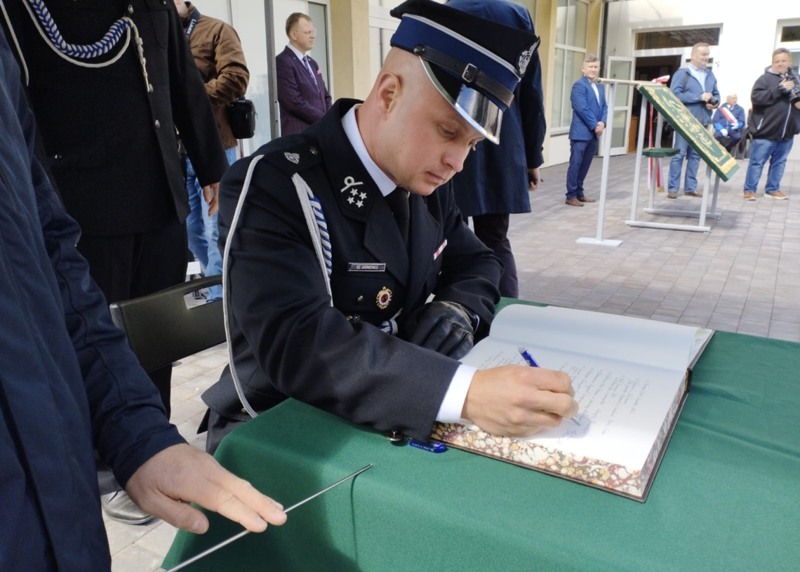 Towarzystwo Przyjaciół Zduńskiej Woli otrzymało własny sztandar. Ma podkreślać zasługi dla miasta