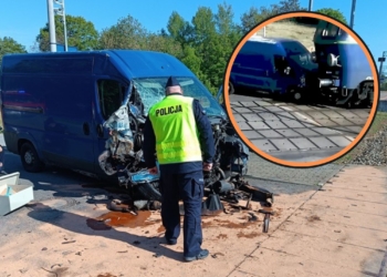 Groźny wypadek na przejeździe kolejowym w Przyłęku Dużym. Kierowca busa wjechał przed lokomotywę