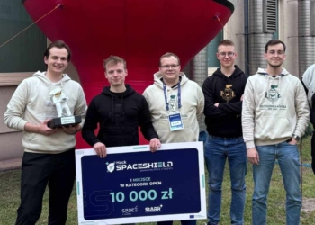 Studenci Politechniki Łódzkiej wygrali Kosmiczny Hackathon