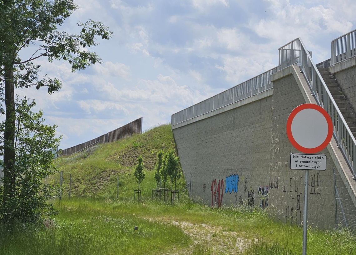 Hałas w okolicach S14. Mieszkańcy skarżą się na niewystarczającą liczbę paneli dźwiękochłonnych