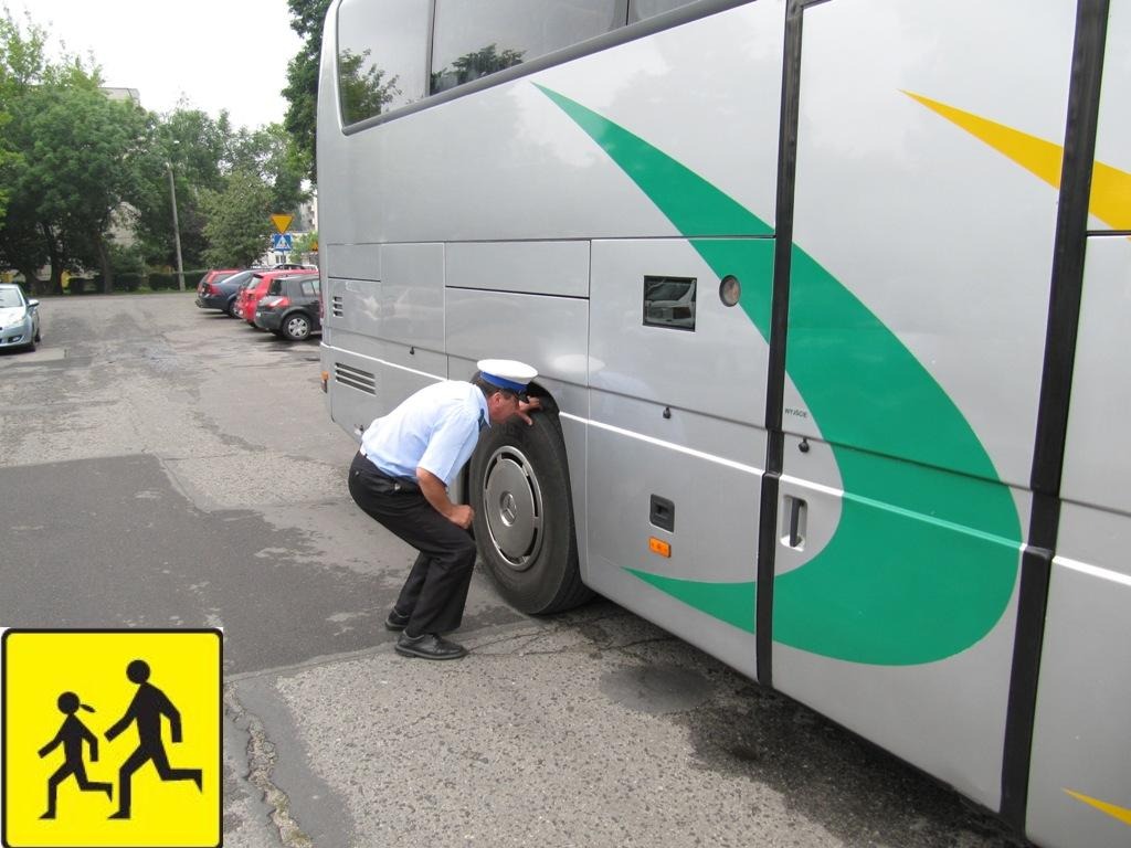 Policja, słucham. Wakacyjne punkty kontroli autokarów