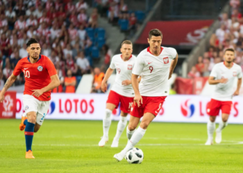 Robert Lewandowski rezygnuje z kadry. Probierz wcześniej zabrał mu opaskę kapitana