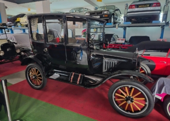 Zabytkowe samochody w Zgierzu. Blisko 300 perełek motoryzacji