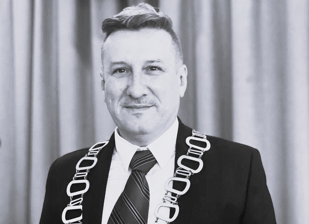 Arkadiusz Stępień nie żyje. Burmistrz Kiernozi miał 53 lata 1 Arkadiusz Stępień nie żyje. Burmistrz Kiernozi miał 53 lata