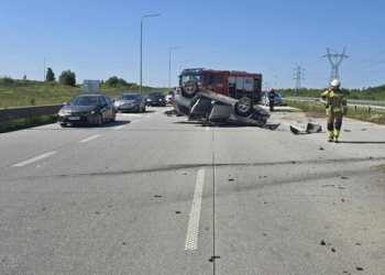 Dachowanie na A1 za zjazdem na Radomsko. Utrudnienia w kierunku Gdańska