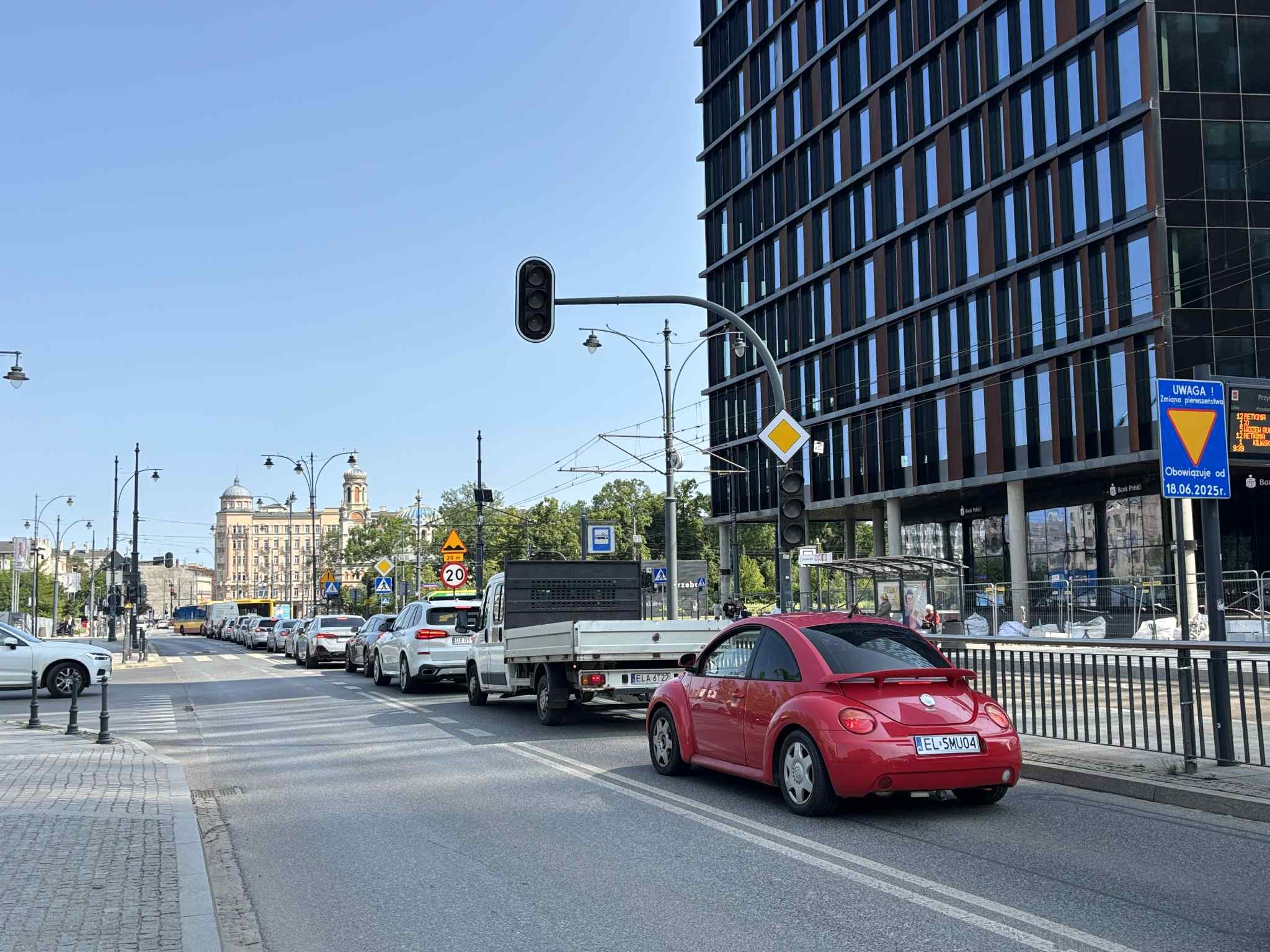 Zmiany dla kierowców w centrum Łodzi. Nowa organizacja ruchu na skrzyżowaniu Traugutta/Kilińskiego