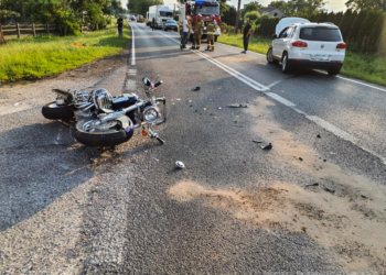 Poważny wypadek w powiecie skierniewickim. Motocyklistę przetransportował LPR