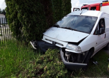 Śmiertelny wypadek w Krzywanicach w powiecie radomskim. Kierowca uderzył w drzewo