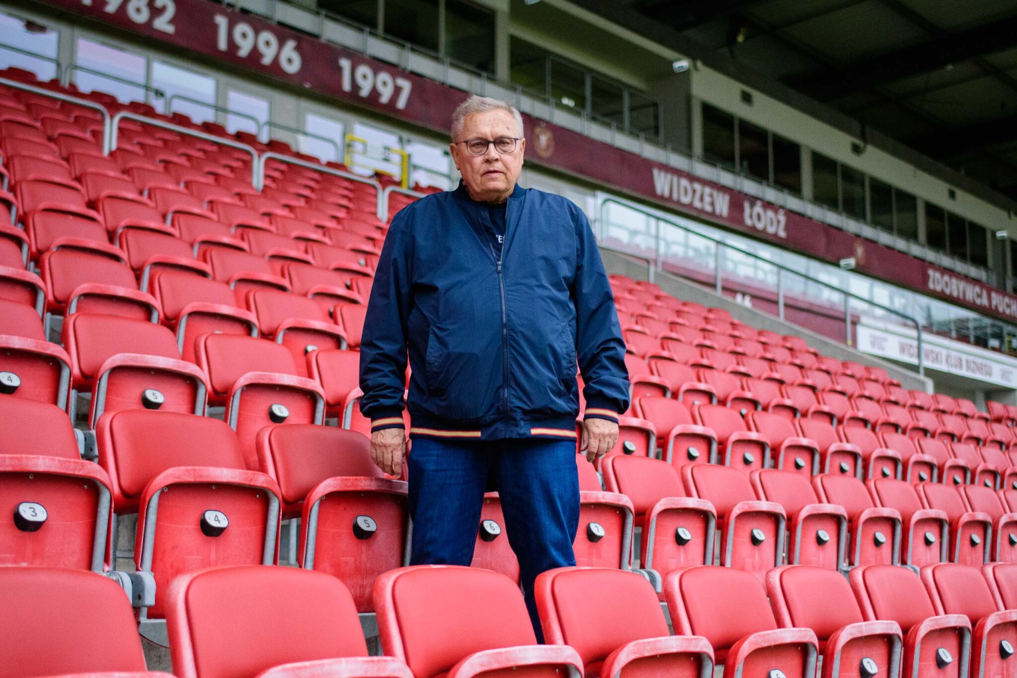 Dariusz Postolski na jednej z trybun stadionu Widzewa Łódź