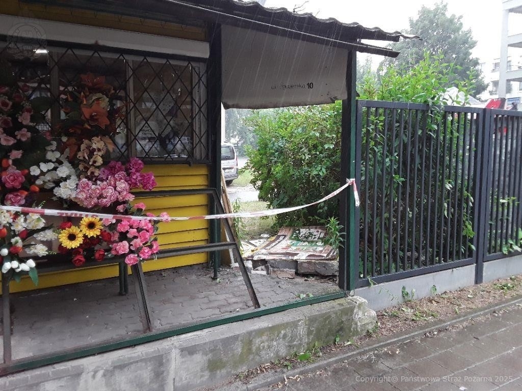 Betonowa płyta przygniotła 13-latka. Groźny wypadek na terenie jednej z łódzkich szkół