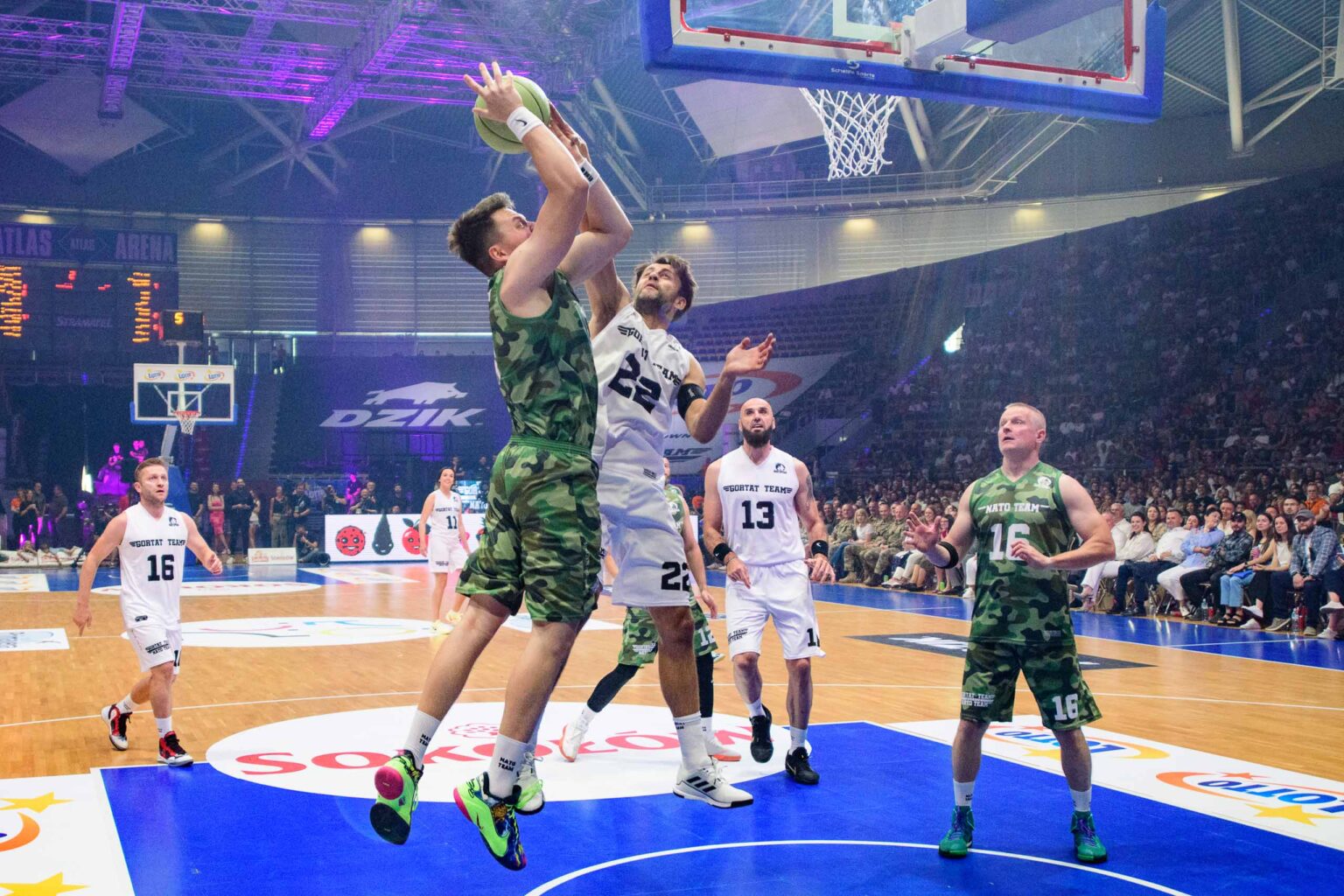 Gortat Team vs Team NATO Fot Sebastian Szwajkowski 5