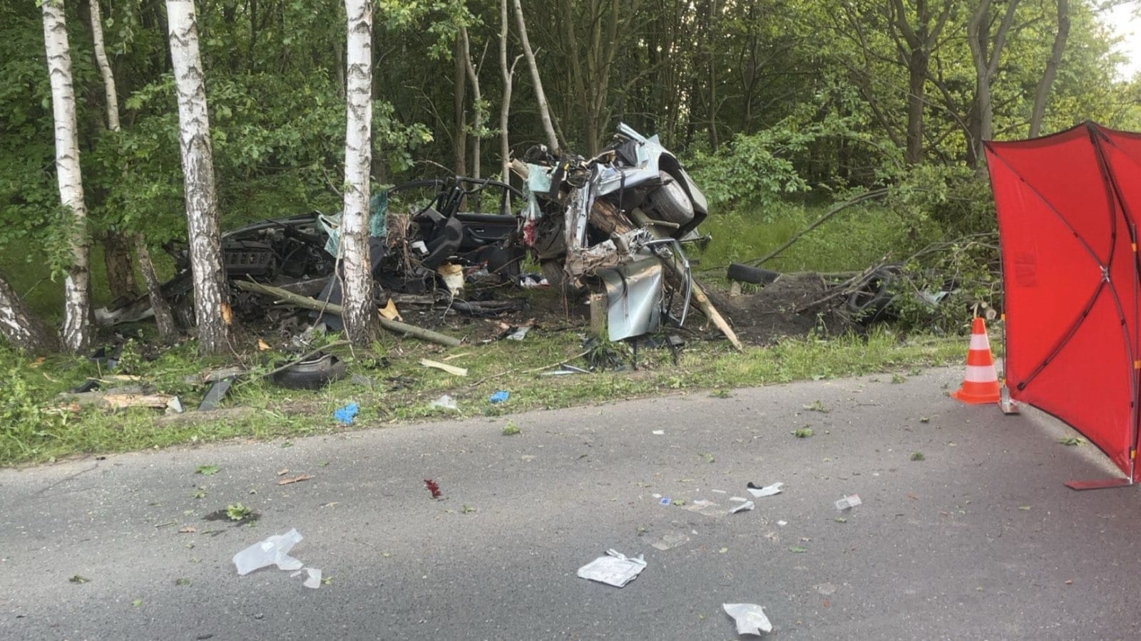 22-latek, który rozbił się na drzewie na Widzewie, był pijany i nie miał prawa jazdy