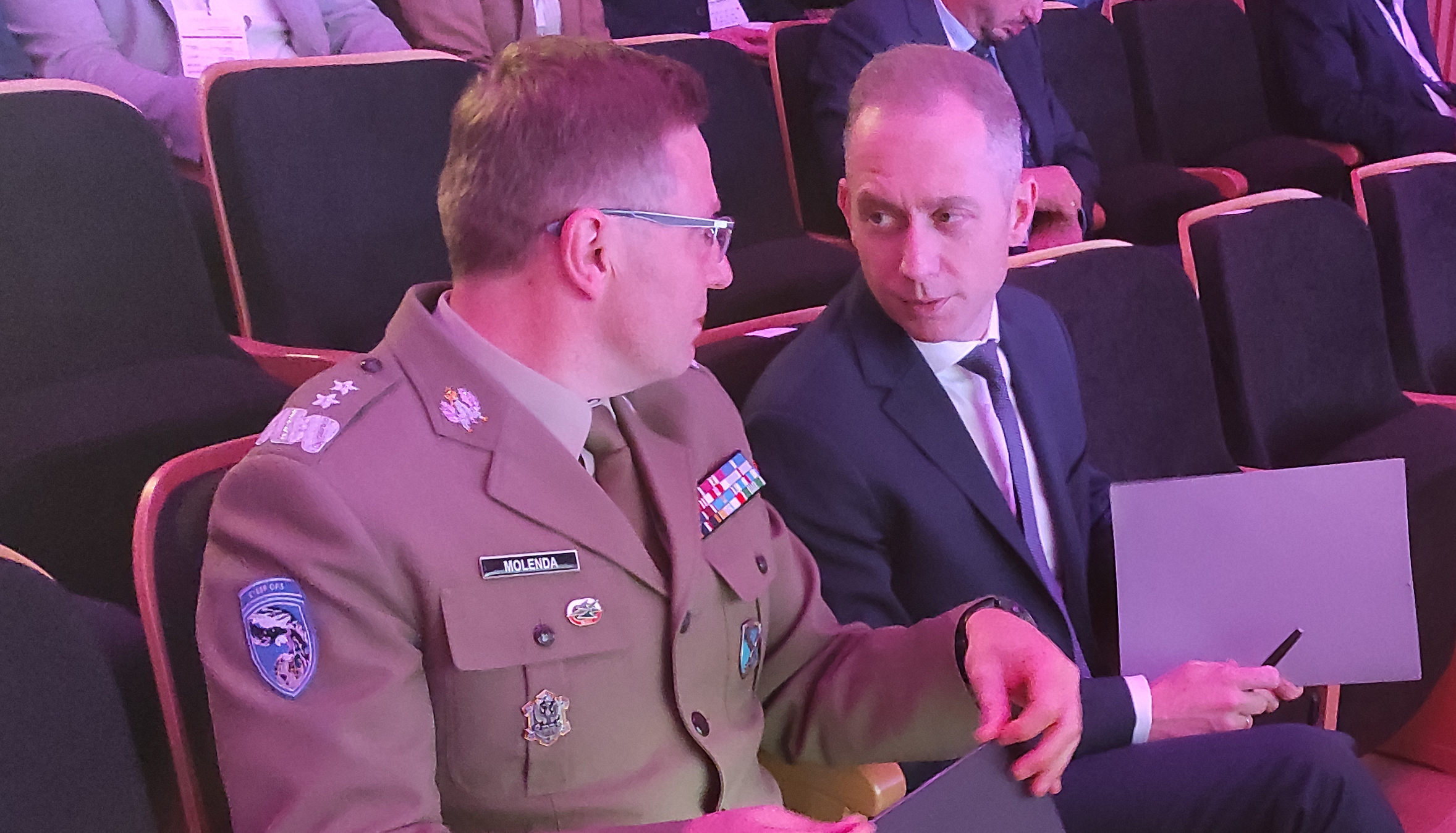 Wiceszef MON na Forum Bezpieczeństwa w Łodzi. „Pracujemy nad działaniami wspierającymi obronność” 2 Forum Bezpieczeństwa w Łodzi. Cezary Tomczyk, wiceszef MON