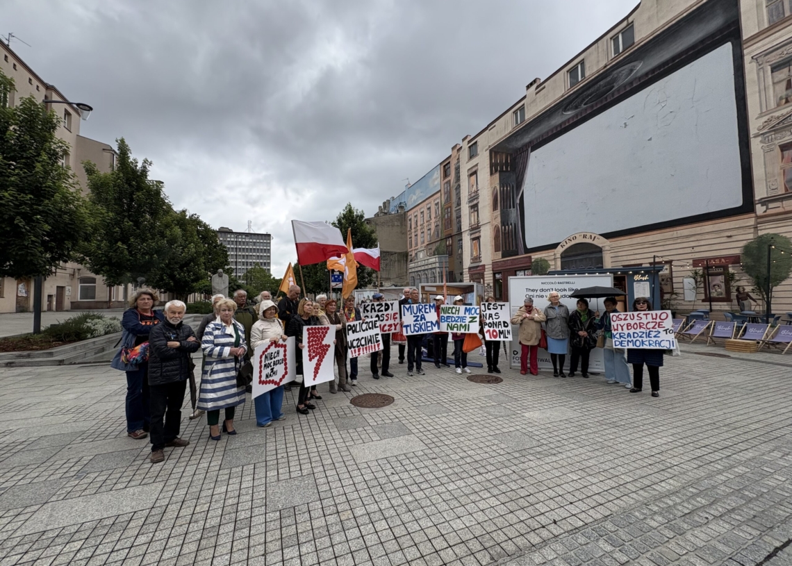 Protest KOD-u w łódzkim Pasażu Schillera. „Chcemy być pewni, że każdy nasz głos został policzony”