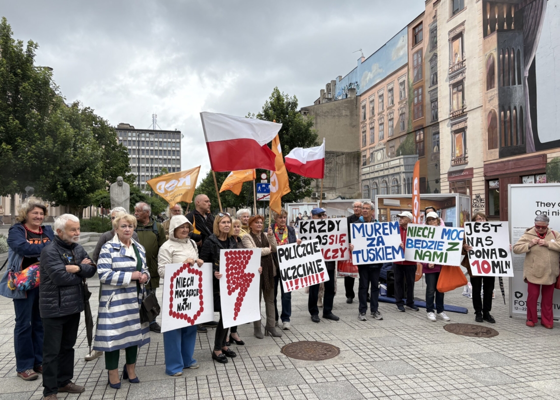 Protest KOD-u w łódzkim Pasażu Schillera. „Chcemy być pewni, że każdy nasz głos został policzony”
