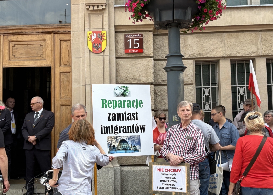 Dyrektor WUP: w województwie łódzkim nie powstaną Centra Integracji Cudzoziemców. Nie wierzą w to jednak radni PiS-u [WIDEO]