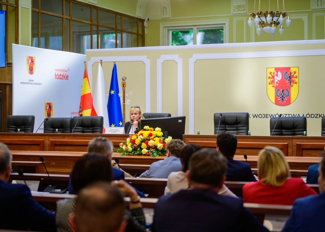 Zmiany w łódzkim sejmiku. Klub PiS stracił radną, bo zagłosowała za zarządem 1 7 dni w Łodzi i regionie. Zmiany w sejmiku i kontrowersje wokół jednego z projektów BO
