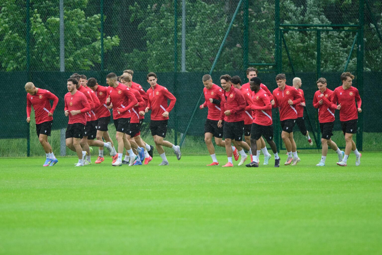 Konferencja Trenera i Trening Widzewa Fot Sebastian Szwajkowski 1